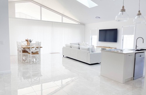 Gobbagombalin Apartment | Welcome to your modern retreat in the family-friendly Gobbagombalin Estate.