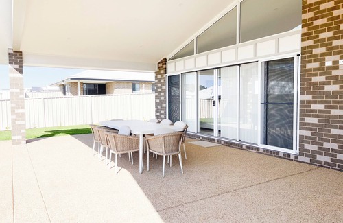 Gobbagombalin Apartment | Welcome to your modern retreat in the family-friendly Gobbagombalin Estate.