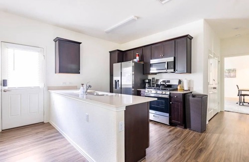 Austin House | Welcome to your modern home in Austin, close to downtown and the airport!