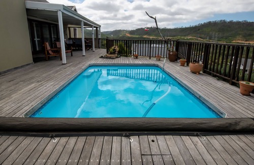 Knysna House | Welcome you to Hubert's Haus. Self-Isolate your family in peace and nature.