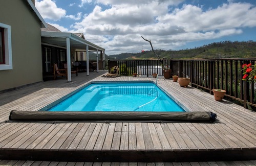 Knysna House | Welcome you to Hubert's Haus. Self-Isolate your family in peace and nature.