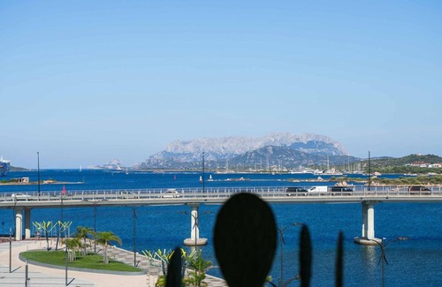 Olbia City Centre Apartment | Welcomely - Superior Room - Lucio Dalla