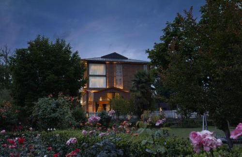 Srinagar Hotel | WelcomHeritage Grand, Srinagar