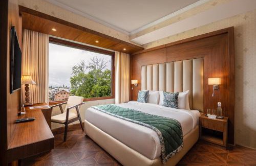 Srinagar Hotel | WelcomHeritage Grand, Srinagar