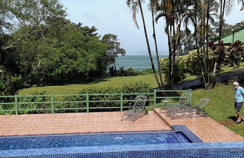 Santa Barbara House | Welcoming 2-bedroom house with WiFi on Lake Arenal