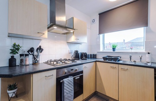 Warrington Apartment | Welcoming 1-bedroom apartment in Warrington with WiFi