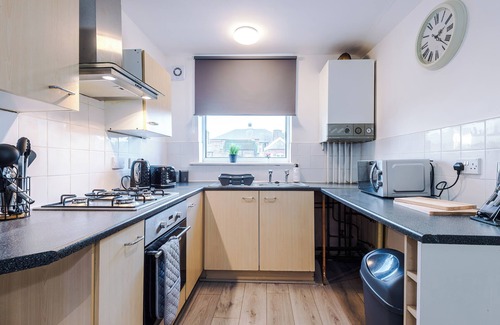 Warrington Apartment | Welcoming 1-bedroom apartment in Warrington with WiFi