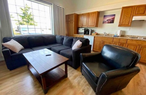 Regional District of Nanaimo Apartment | Welcoming 2 bedroom suite, 5 min from the beach (Family and pet friendly!)