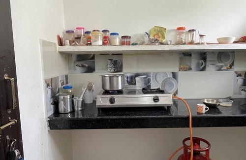 Varanasi Apartment | Welcoming 3-bedroom apartment with AC in Varanasi