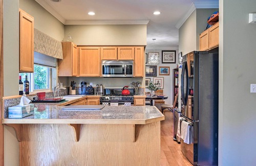 Edmonds House | Welcoming Edmonds Vacation Rental w/Fireplace!