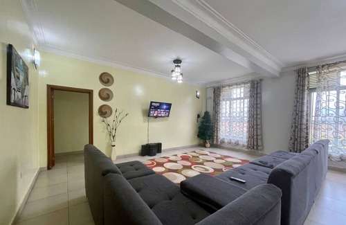 Kigali House | Welkom To Myplace (beautiful & Elegant 7 Bedrooms)