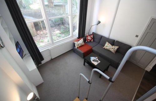 West Kensington Apartment | Well Appointed Garden Condo in Kensington Olympia