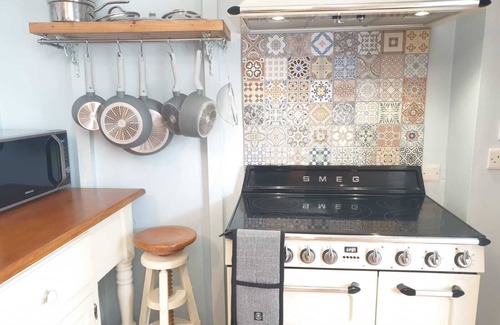 Dolgellau House | Well appointed Grade II listed traditional stone house.