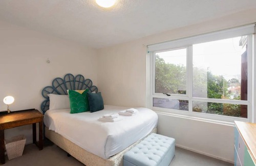 Northcote Apartment | Well-Appointed Sunny 2 Bedroom Apartment in Northcote With Parking