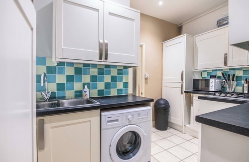Elephant and Castle Apartment | Well-Connected 2BD Flat in Elephant & Castle