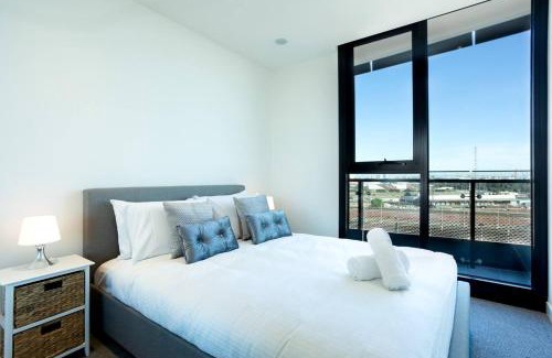 West Melbourne Apartment | Well-connected North Melbourne Escape with Balcony