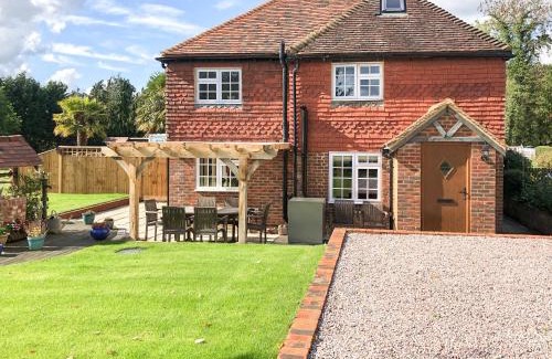 Barns Green House | Well Cottage