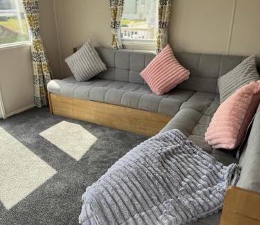 Leysdown-on-Sea Apartment | Well equipped beach caravan