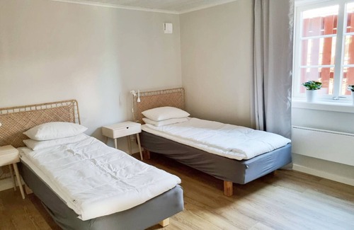 Lonashult House | Well-equipped holiday home with a view of Lake Åsnen in Hulevik, Lönashult | SE06057