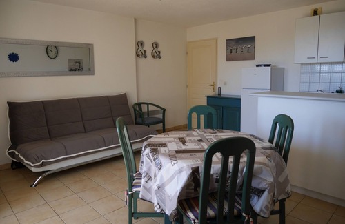Les Hauts de Canet Apartment | Well-exposed T2 with air-conditioning in the bedroom and close to the municipal swimming pool.