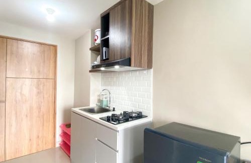 Duren Sawit Apartment | Well Furnished and Cozy Studio at Gateway Park LRT City Jatibening Apartment By Travelio