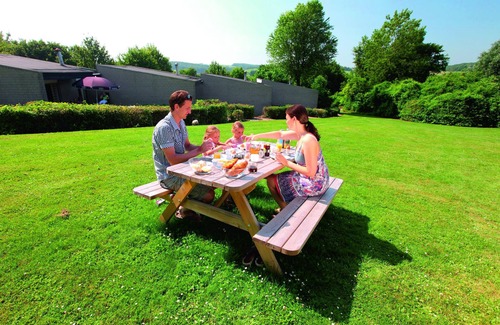 Strucht House | Well-kept bungalow with fireplace, 4 km. from Valkenburg