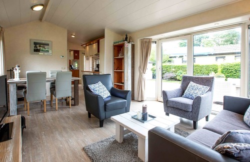 Municipality of Noordwijk Ski Chalet | Well-kept chalet with dishwasher, in Noordwijk