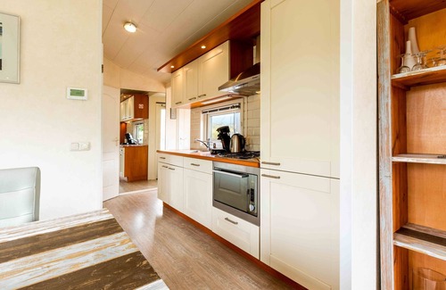 Municipality of Noordwijk Ski Chalet | Well-kept chalet with dishwasher, in Noordwijk