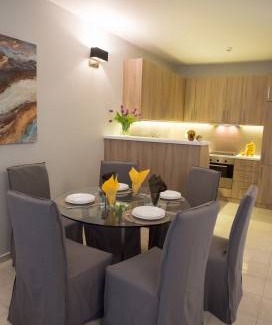 Kariotai Apartment | Well located 2BR apartment in Lefkada