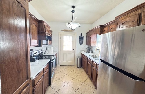 Brownsville House | Well-located 3-bedroom 2 baths house with AC near restaurants and super markets