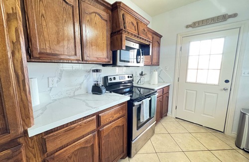 Brownsville House | Well-located 3-bedroom 2 baths house with AC near restaurants and super markets
