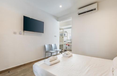 Paceville Apartment | Well located studio 12 with kitchen and backyard