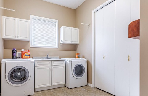 West Edmonton House | WEM: Accessible Ravine Bungalow