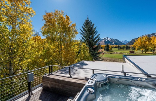 Aspen House | West Aspen contemporary with unblocked views
