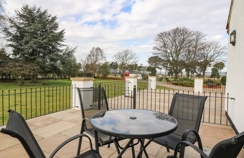 West Heslerton House | WEST COTTAGE, pet friendly, with pool in Rillington