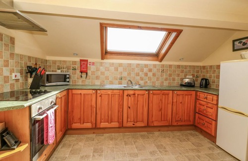 West Heslerton House | WEST COTTAGE, pet friendly, with a garden in Rillington