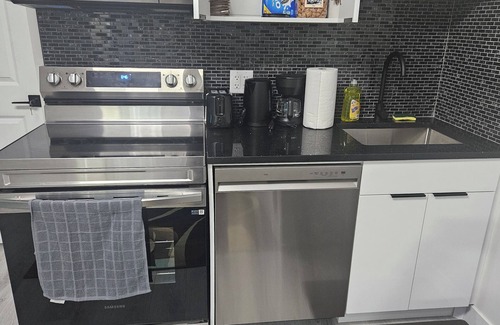 West Edmonton House | West Edmonton 2 Bedroom Basement | Free Parking & Fast Internet
