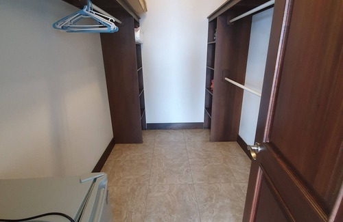 Lighthouse Estates Apartment | West End Suite (King Suite)