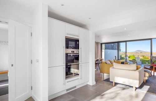 Inishnee Ski Chalet | West Haven - A Coastal Retreat in the Heart of Roundstone