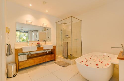 Black River Apartment | West Island by Horizon Holidays