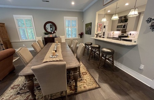 Ashley Oaks Cottage | West Knoxville - Guest Cottage in Private Wooded Neighborhood