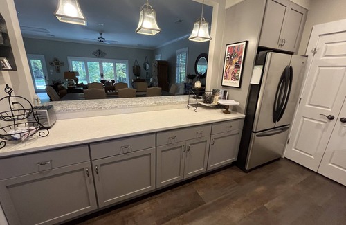 Ashley Oaks Cottage | West Knoxville - Guest Cottage in Private Wooded Neighborhood