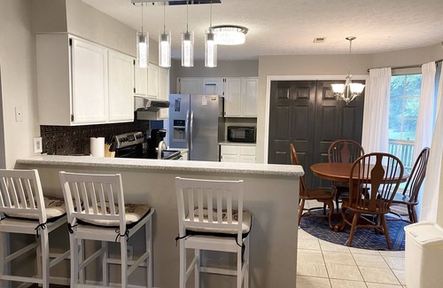 Ashley Oaks House | West Knoxville’s Modern Home Dog Friendly-Crib Easy Access UT-Airport-Oak Ridge