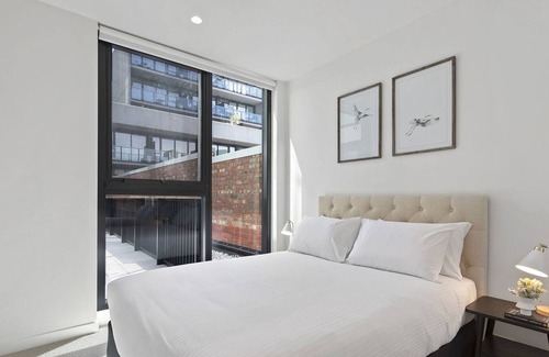 West Melbourne Apartment | West Melbourne 2-Bed Steps from Flagstaff Gardens