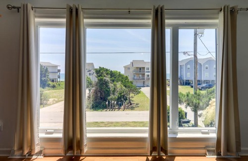 Emerald Isle Apartment | West of the Moon Ocean Apt with Beach Access!