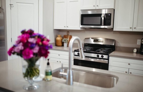 West Omaha House | West Omaha Townhouse with GYM, Shopping, King Bed