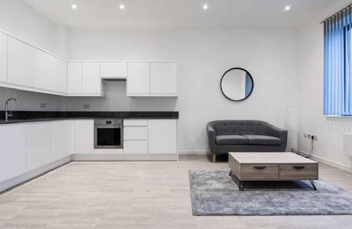Syon Apartment | West Plaza in Brentford - Standard 2 bed