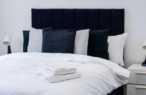Syon Apartment | West Plaza in Brentford - Standard 2 bed