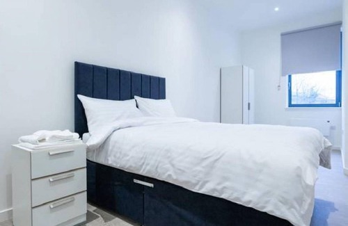 Syon Apartment | West Plaza in Brentford - Standard 2 bed