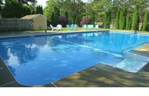 Vineyard Haven House | WEST TISBURY QUIET CLOSE TO TOWN AND BEACH